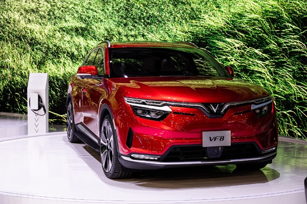 First US firm orders 100 VinFast electric cars at CES 2022